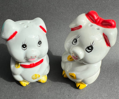 Pair of Ceramic Pigs Salt & Pepper Cruet Set