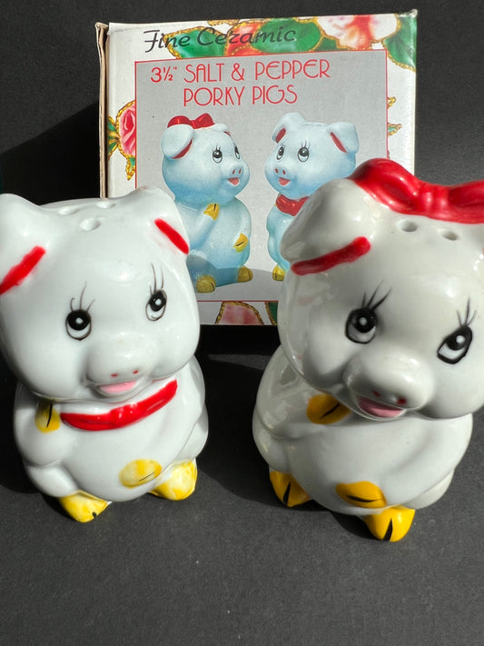 Pair of Ceramic Pigs Salt & Pepper Cruet Set