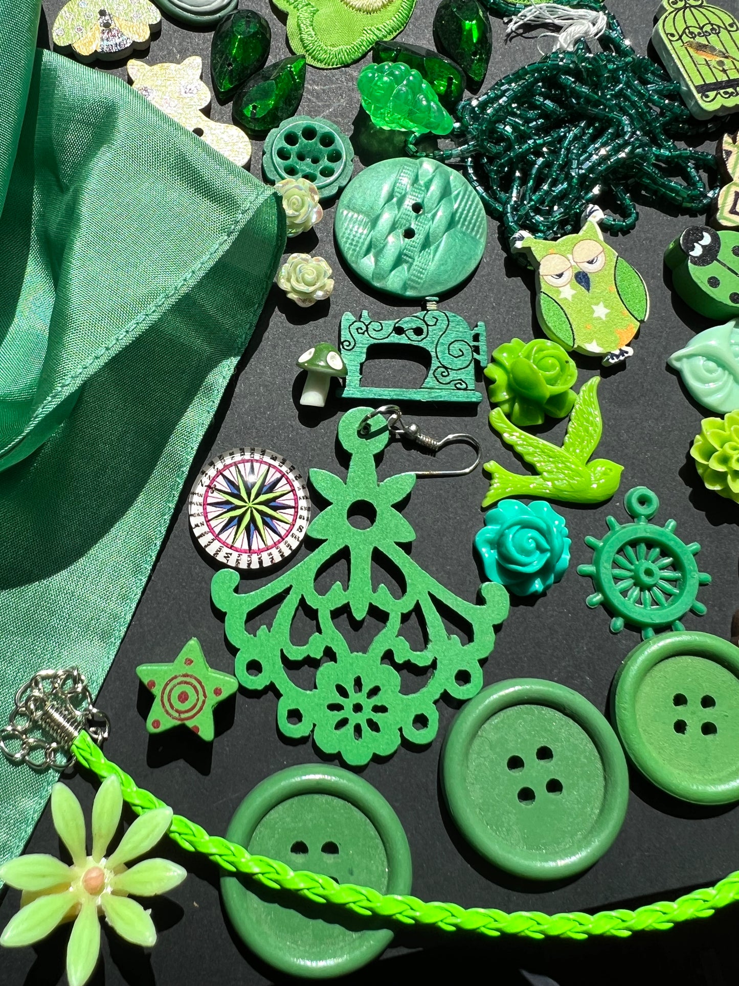 Green Craft Pack Incl. Vintage Swarovski Beads + Cabochons, Ribbon + Thread