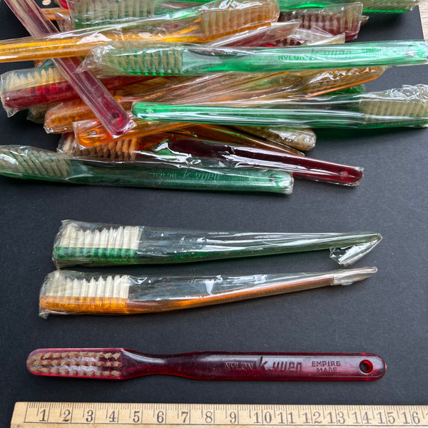 20 1940s/50s Toothbrushes
