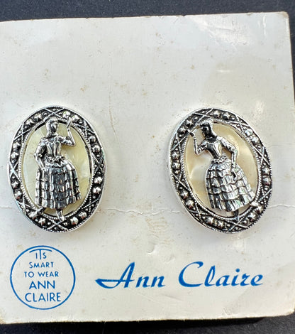 Vintage Dancing Figures Clip On Earrings