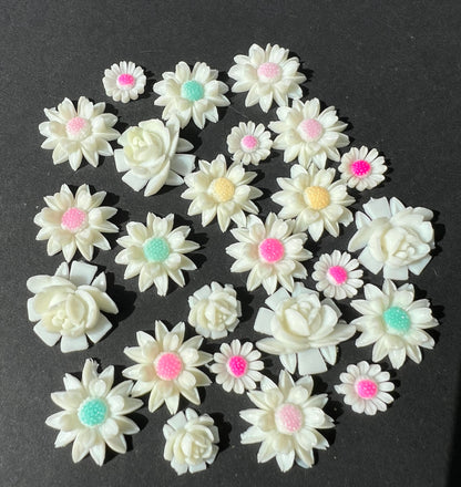 Job Lot of 25 Assorted Vintage Japanese Plastic Flower Cabochons.