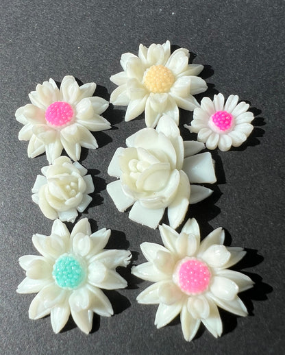 Job Lot of 25 Assorted Vintage Japanese Plastic Flower Cabochons.