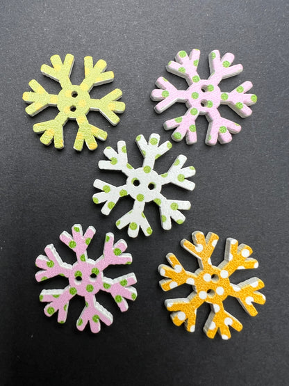 6 Wooden Spotty Snowflake Buttons