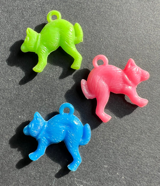 3 Vintage Cat Charms - 2cm tall