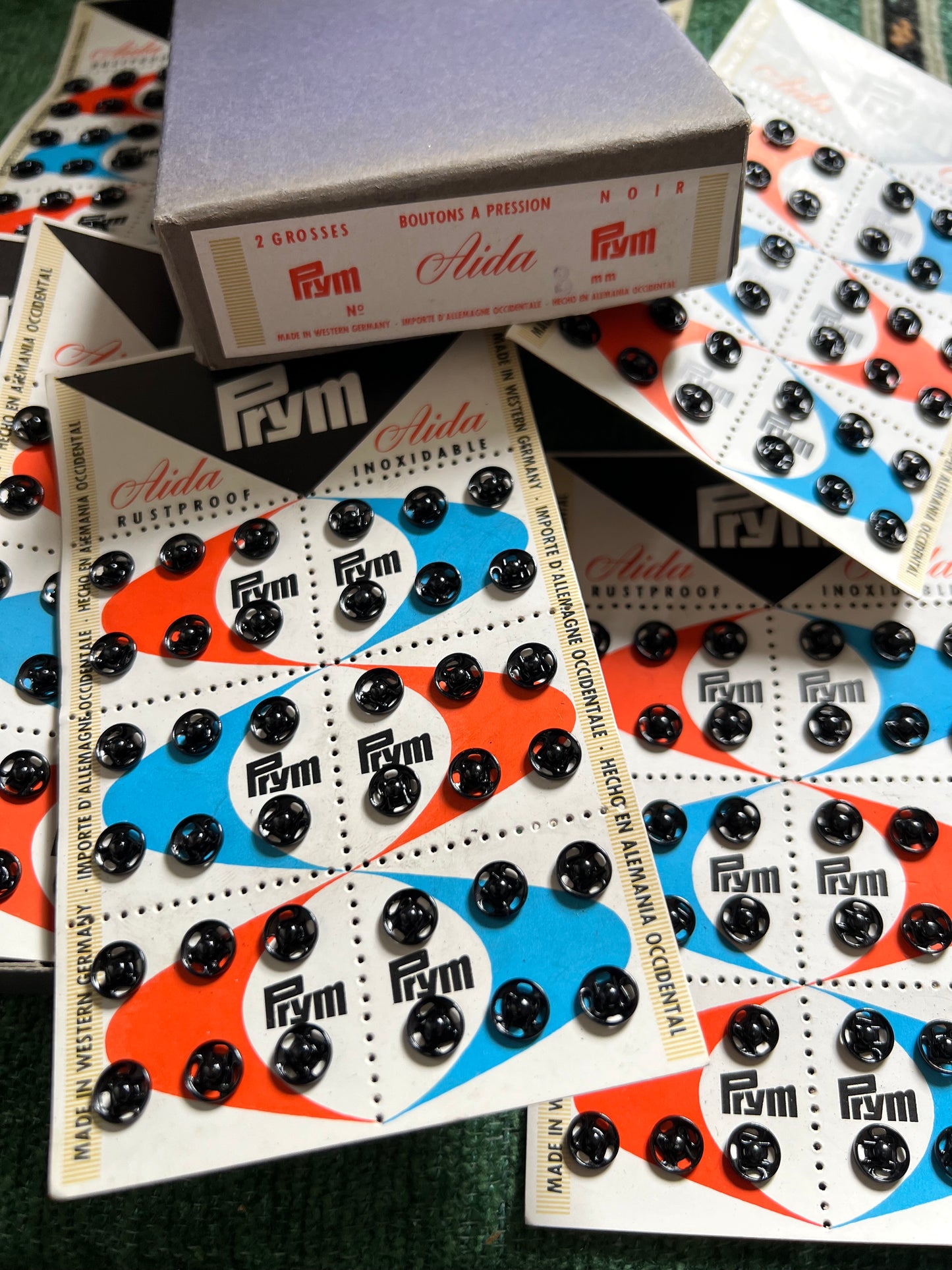 Wholesale Box of 8 Sheets of 36 PRYM 8mm Black PRESS STUDS