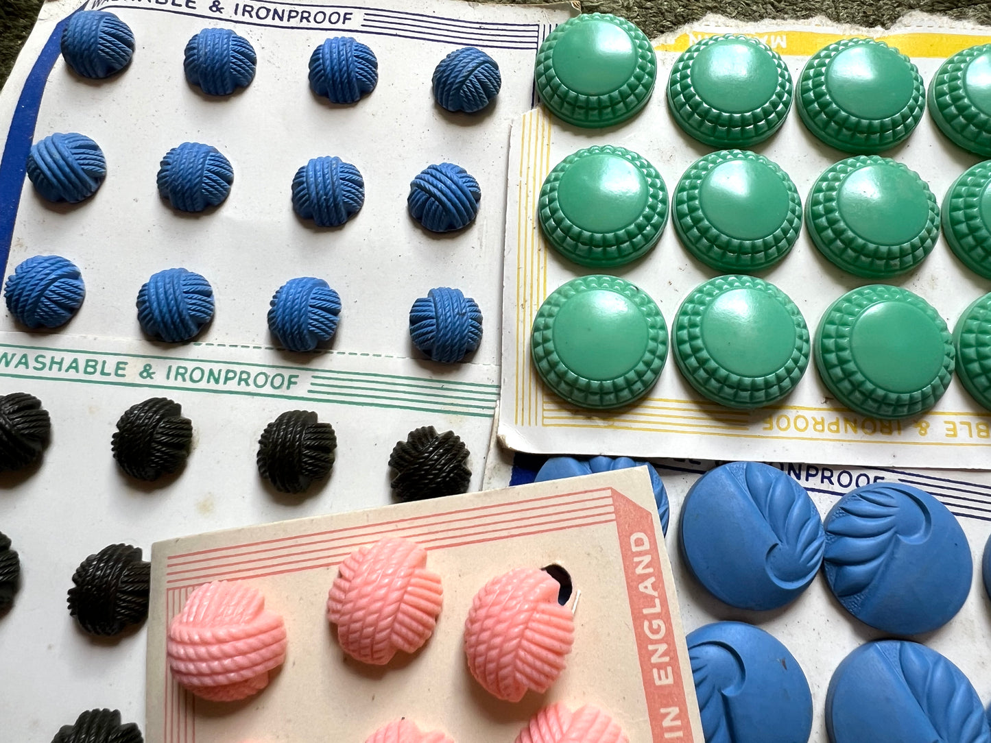 9  Sheets of Vintage 1940s Bakelite + Catalin Buttons  (G)