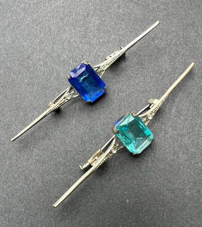 Attractive 1920s Cut Glass Bar Brooch Blue or Turquoise