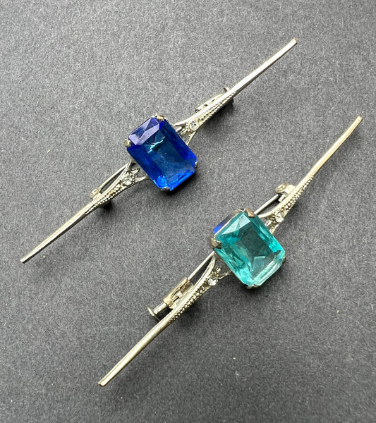 Attractive 1920s Cut Glass Bar Brooch Blue or Turquoise