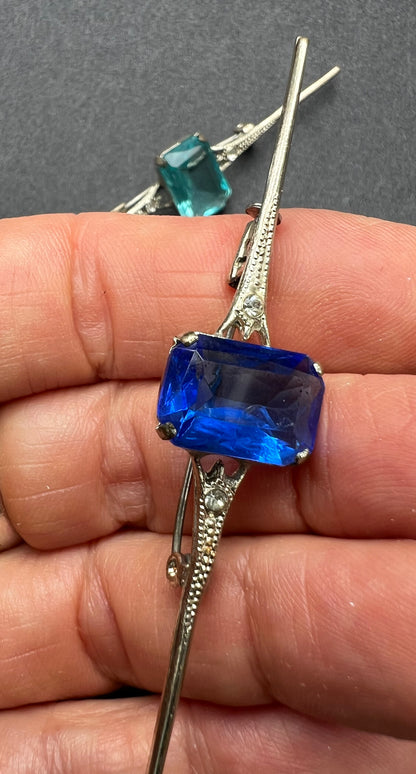 Attractive 1920s Cut Glass Bar Brooch Blue or Turquoise
