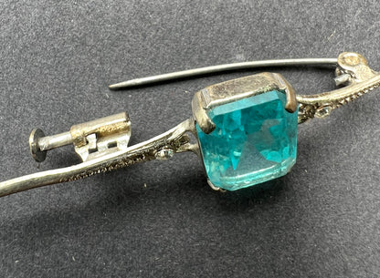Attractive 1920s Cut Glass Bar Brooch Blue or Turquoise