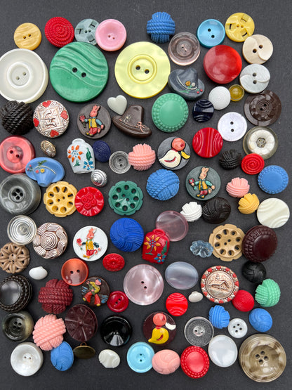 Exciting Job Lot of 100 Different Vintage Buttons Bakelite, Glass, Metal, Lucite..