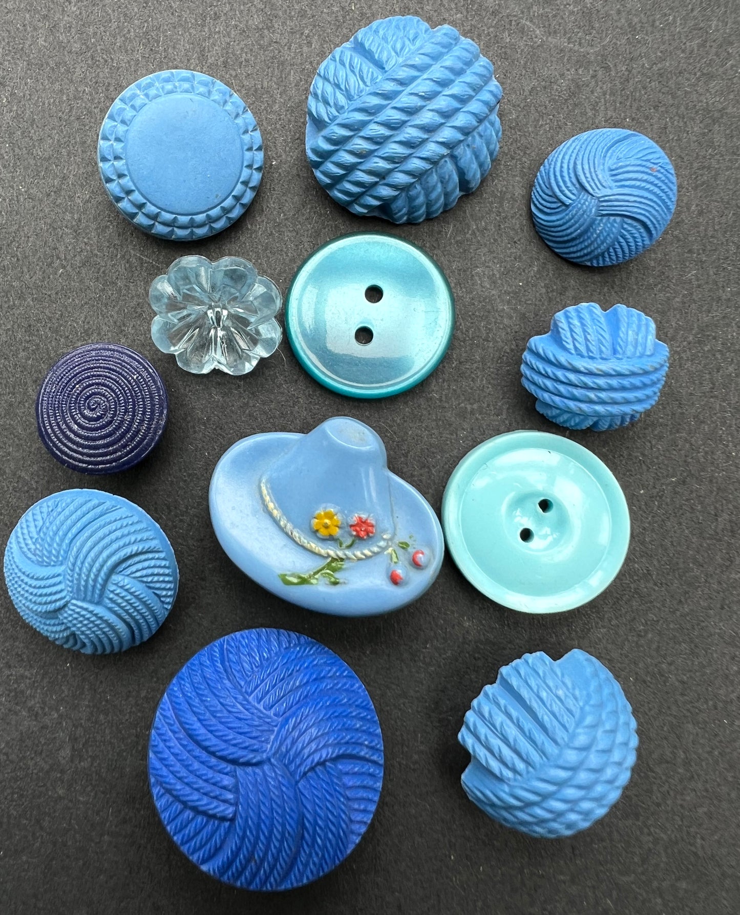 Exciting Job Lot of 100 Different Vintage Buttons Bakelite, Glass, Metal, Lucite..