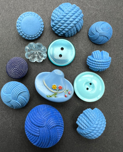 Exciting Job Lot of 100 Different Vintage Buttons Bakelite, Glass, Metal, Lucite..