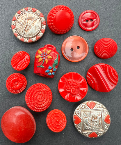 Exciting Job Lot of 100 Different Vintage Buttons Bakelite, Glass, Metal, Lucite..