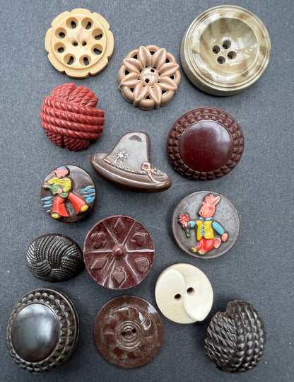 Exciting Job Lot of 100 Different Vintage Buttons Bakelite, Glass, Metal, Lucite..