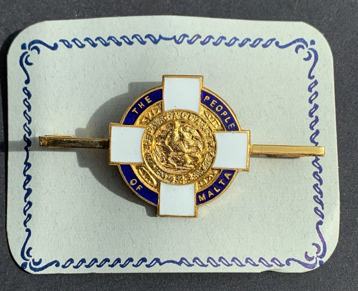 1942 THE PEOPLE OF MALTA "FOR GALLANTRY" GEORGE CROSS Enamel Pin Badge Brooch