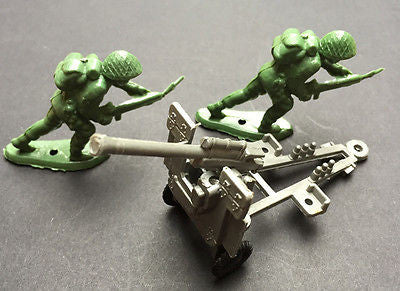 1970s in ORIGINAL PKT- 2 Toy Soldiers & Field Gun