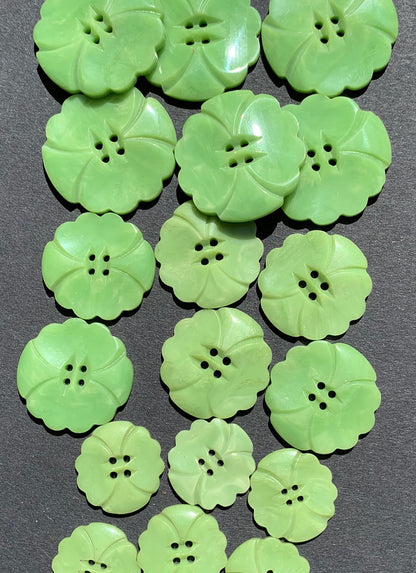 6 Life Affirming 1.8cm Green 1930s Buttons.