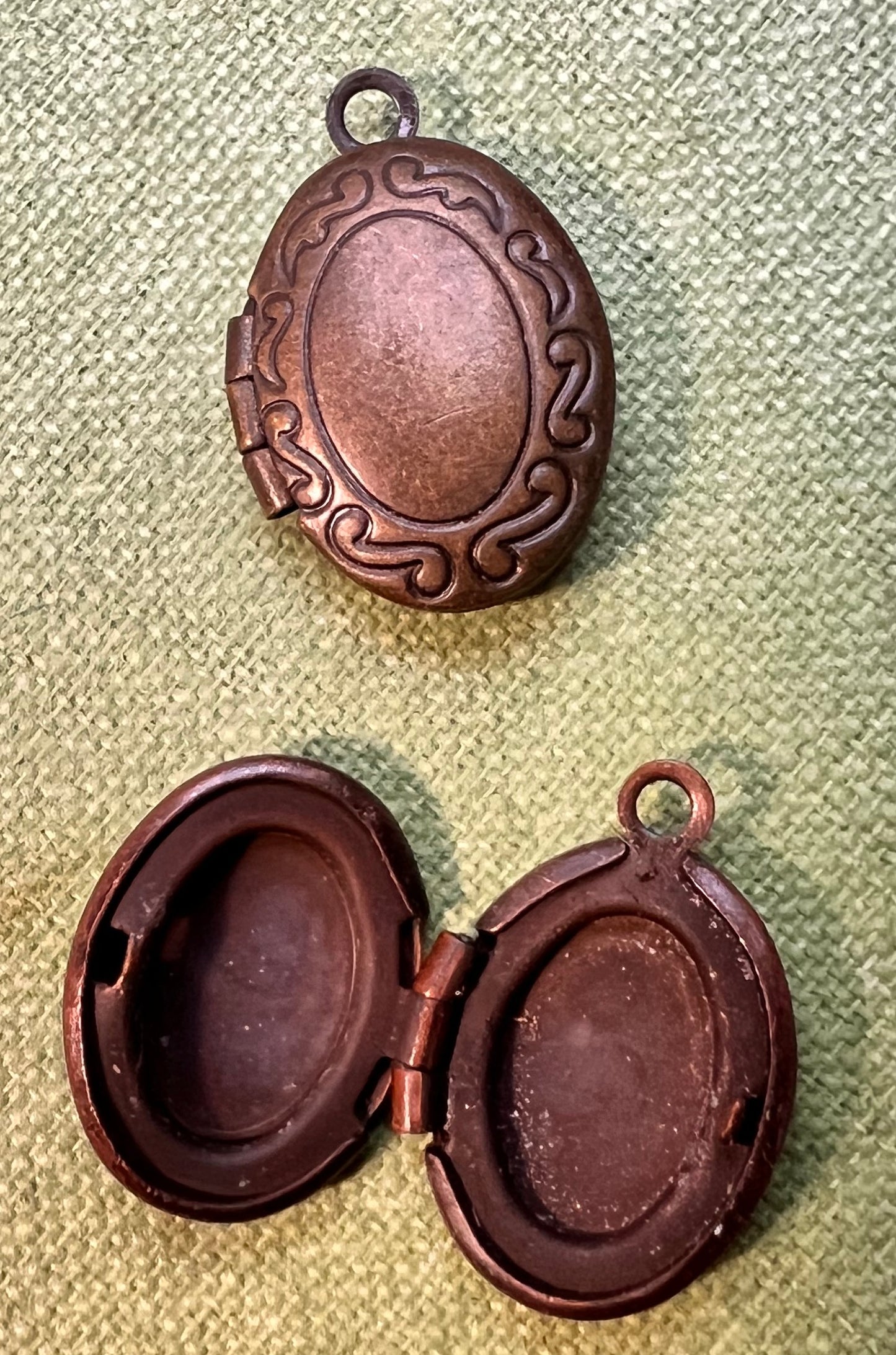 Tiny 1.3cm Lockets - Bronze or Copper Tone