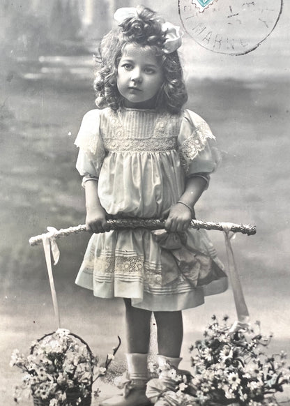 6 Early 1900s French Postcards of Small Girls in Lovely Dresses (124)