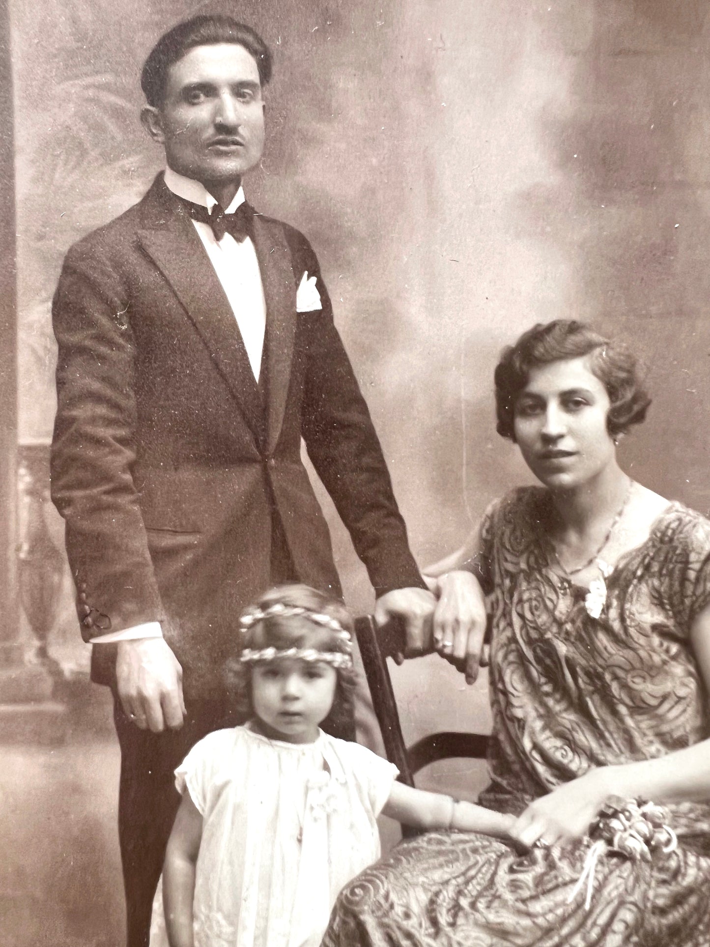 Old Postcard Photo of 1927 Parisien Family (C14)