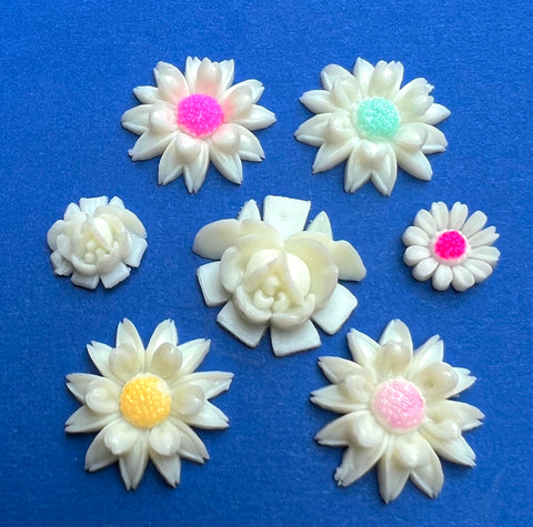 Pretty Vintage Hand Painted Made in Japan  Flower Cabochons - 1cm - 2cm