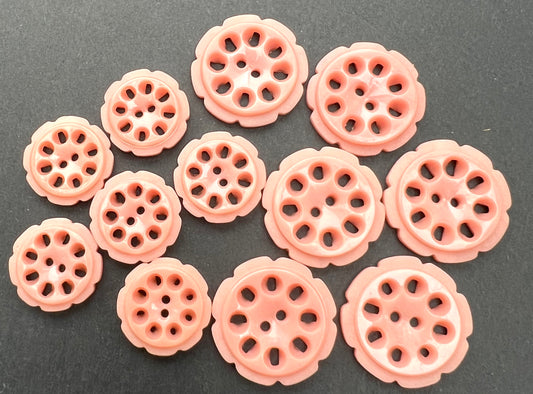 6 Vintage Light Crepe Pink 1.7cm and 2.2cm French  Buttons