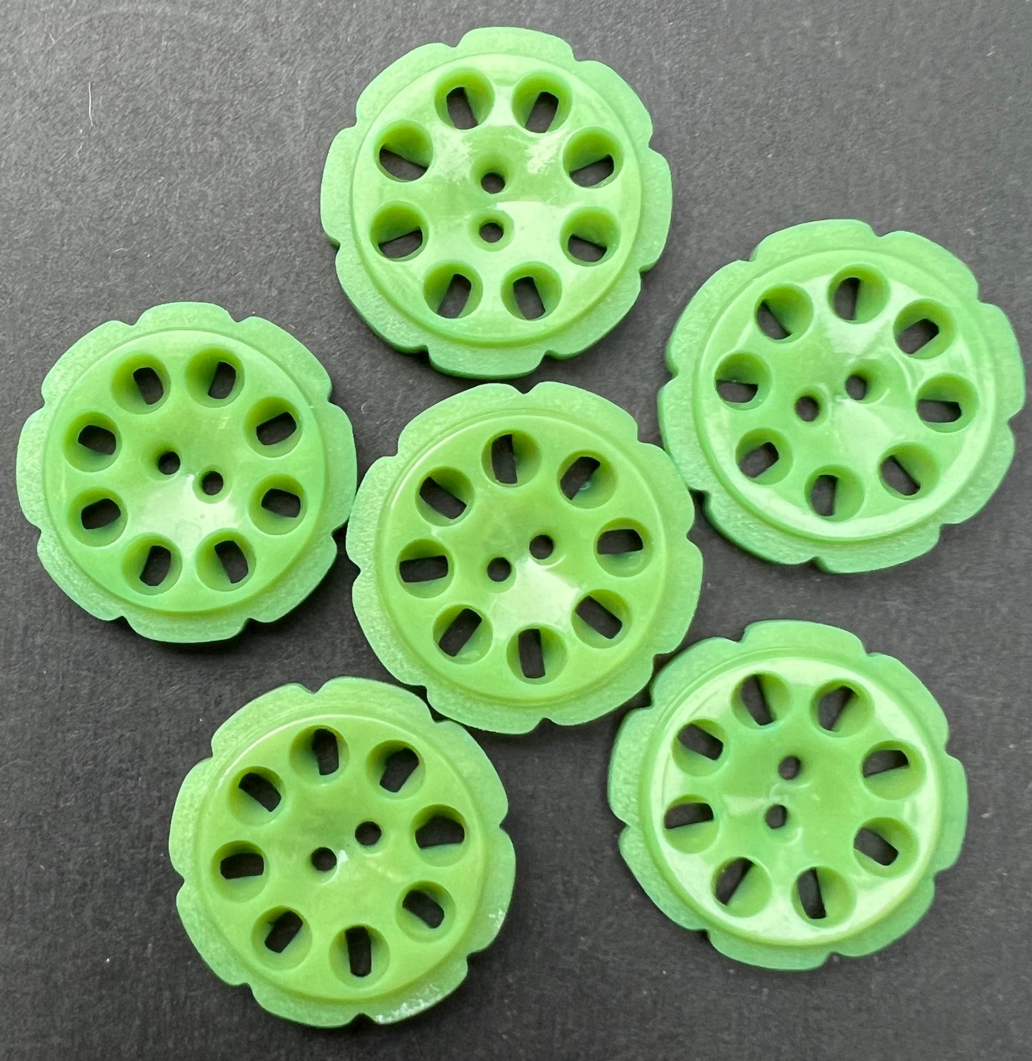 Grass Green 2.2cm Vintage French Buttons - 6 or 24
