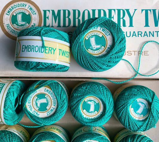Vintage Green Extra Lustre Cotton Embroidery or Darning Thread 10 balls x 22m (32)