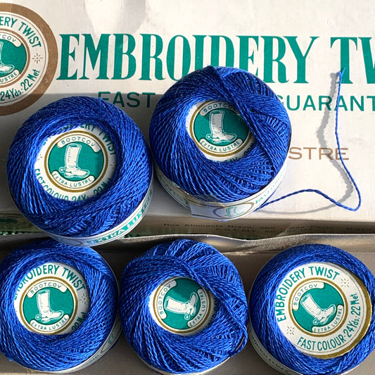 Vintage Bright Blue Extra Lustre Cotton Embroidery or Darning Thread 10 balls x 22m (21)