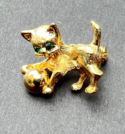 Playful Gold Plated Little Kitten with Big Green Eyes Vintage Brooch