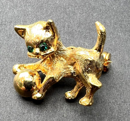 Playful Gold Plated Little Kitten with Big Green Eyes Vintage Brooch