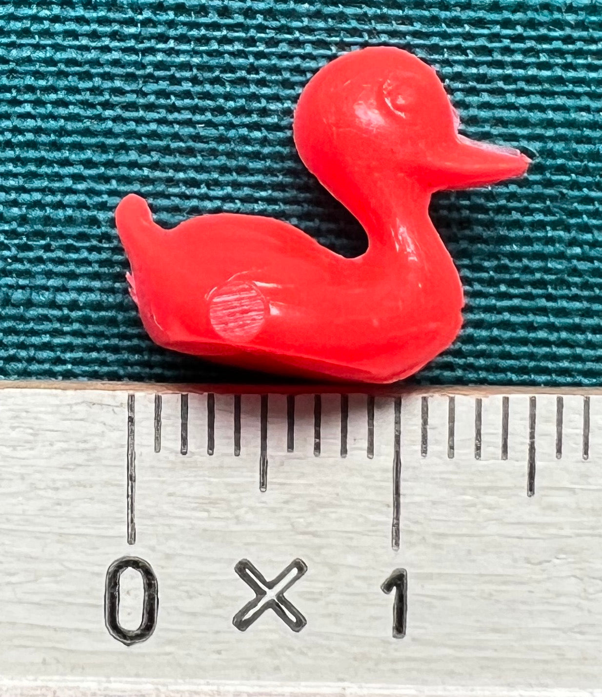 TINY 1.5cm Vintage Plastic Ducks