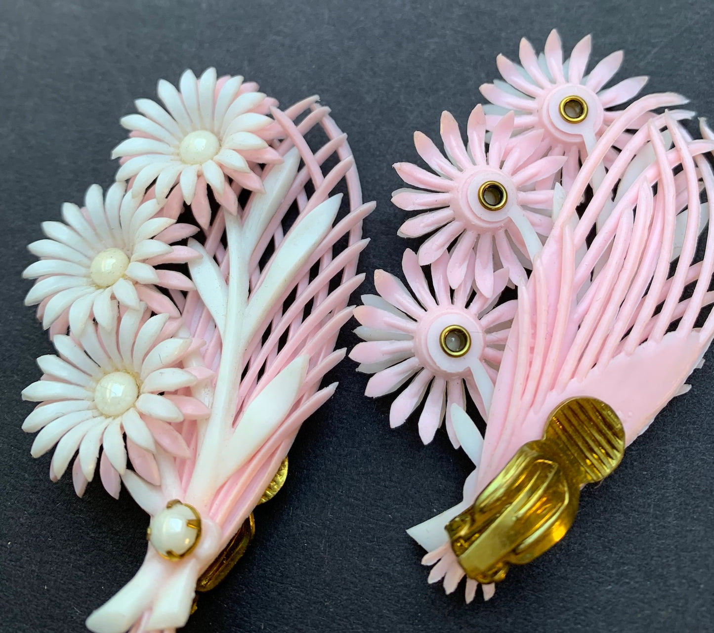 Angelic 1950s Pink & White Flower Clip-on Earrings