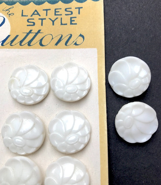 Lovely 1.8cm  Vintage 1940s White Glass Flower Buttons 9 or 6