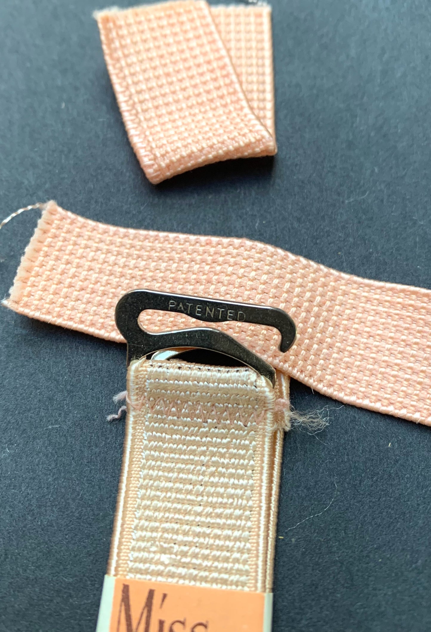 1940s Miss Modern "DETACHABLE" Pink Rubber Button SUSPENDERS 2cm wide