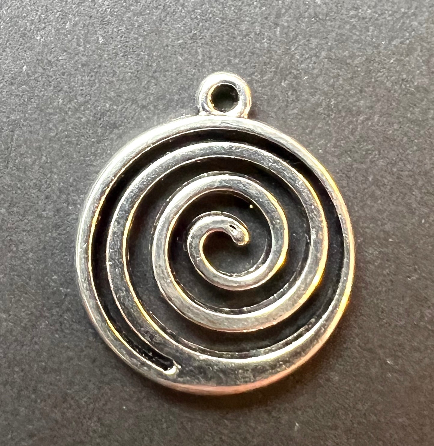 1.8cm Swirl Charm / Pendant