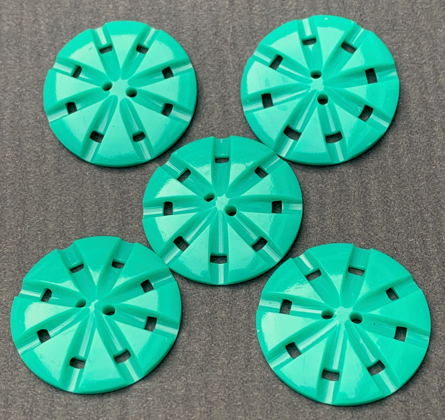6 Dynamic Vintage Lucite Turquoise Buttons - 2.2cm or 1.8cm wide