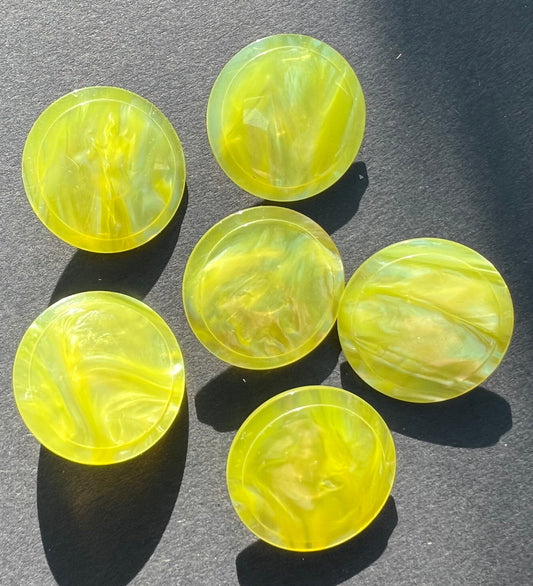 6 Sunny Yellow Moonglow Lucite 2.5cm Vintage Buttons