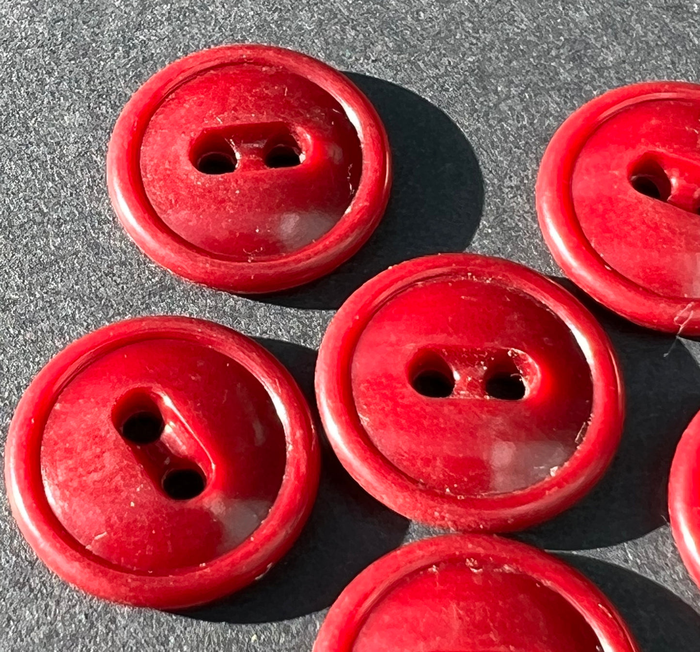 6 Crimson 1.4cm Vintage Buttons