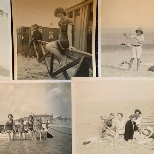 13 Lovely 1920s Photos of people at the Beach (A11)