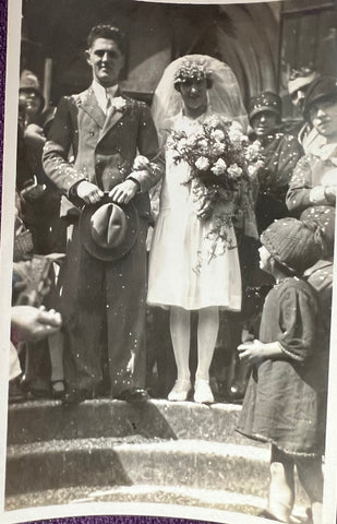 Happy 1930s Wedding Photo (C32)