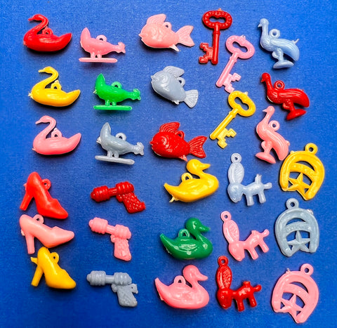 30 Tiny Vintage Plastic Gumball Charms - Keys, Space Guns, Stars, Shoes, Ducks etc