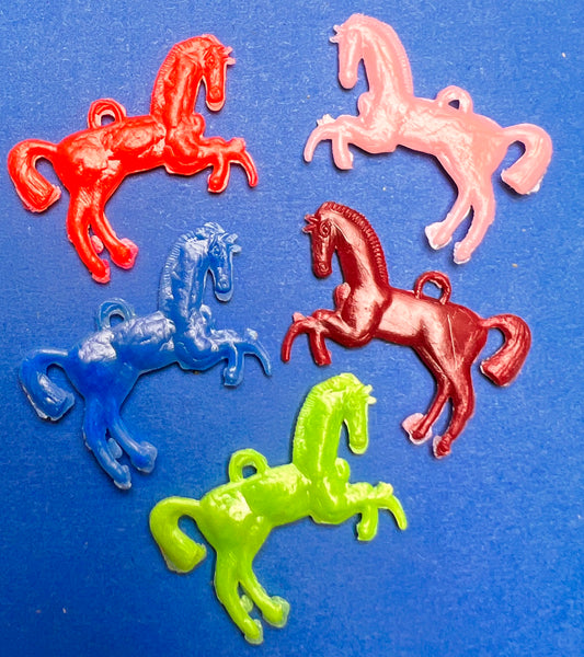 5 Vintage Prancing Horse Charms - 3cm Tall