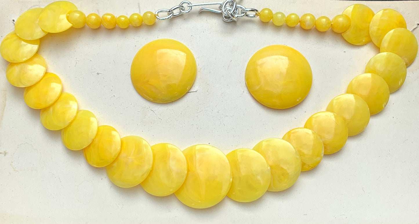 Sunny Vintage Yellow Overlapping Circles Necklace and Earrings