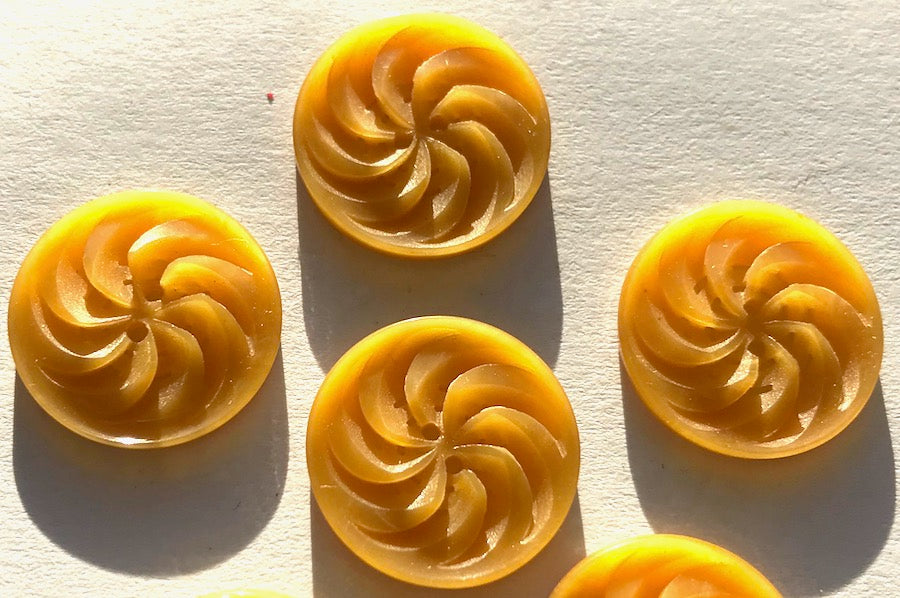 Swirling Butterscotch Vintage  Buttons 1.7cm or 2.2cm