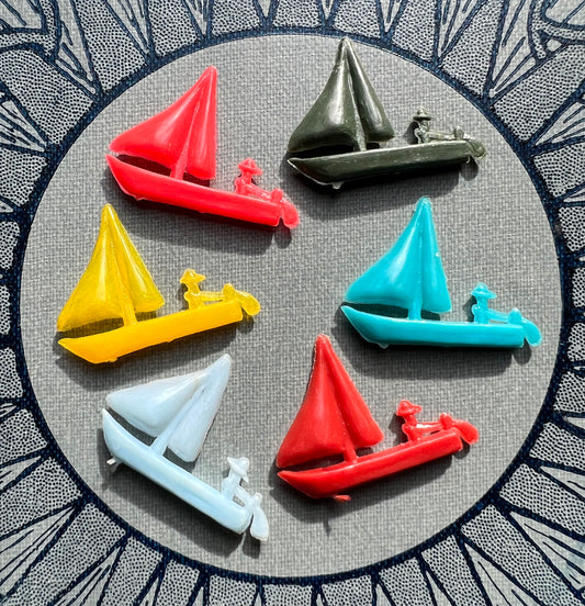 Vintage Plastic 2cm Sailing Boats