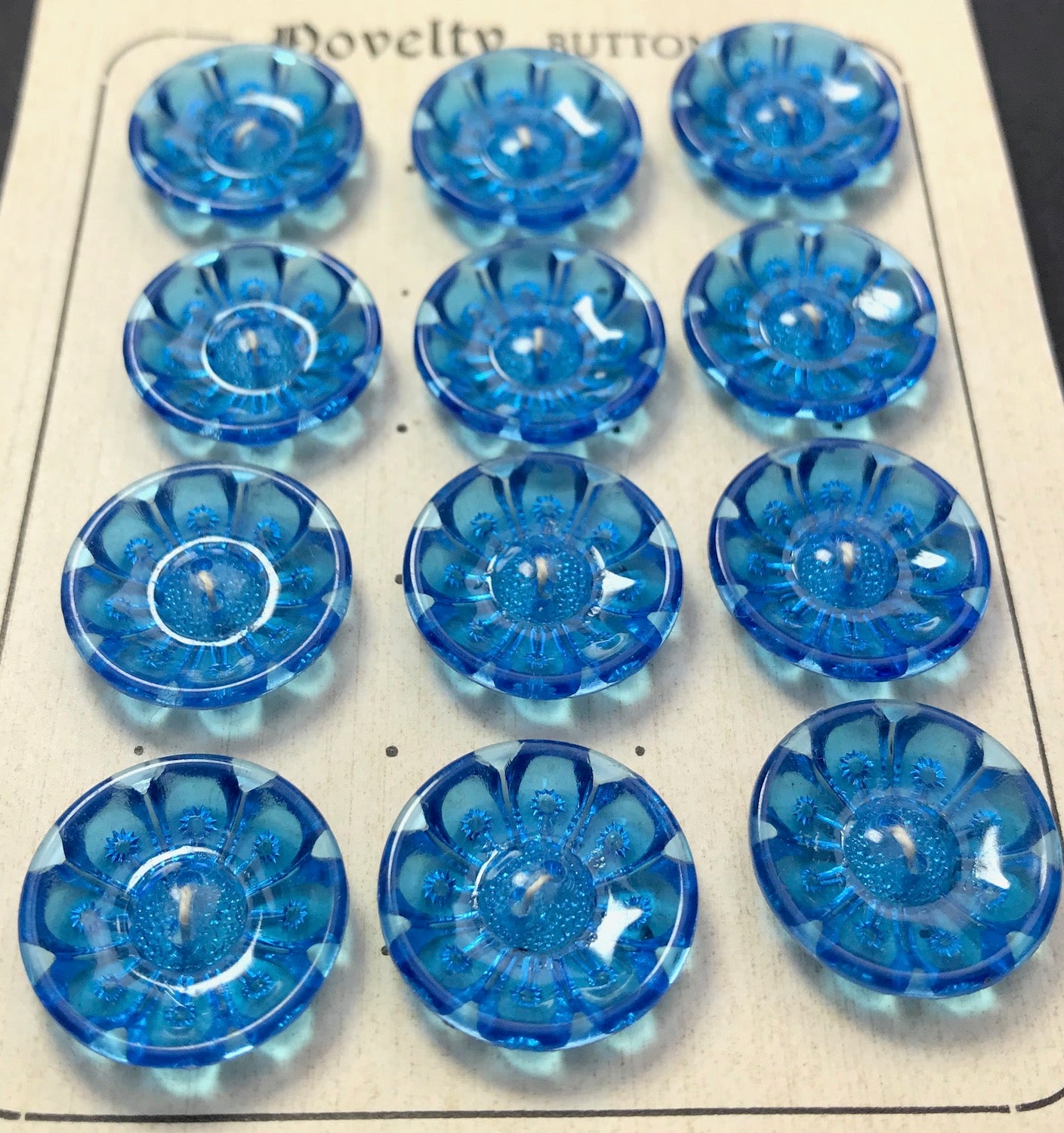 Glowing Intense Blue Vintage Flower Buttons - Different sizes and quantities 12mm -20mm