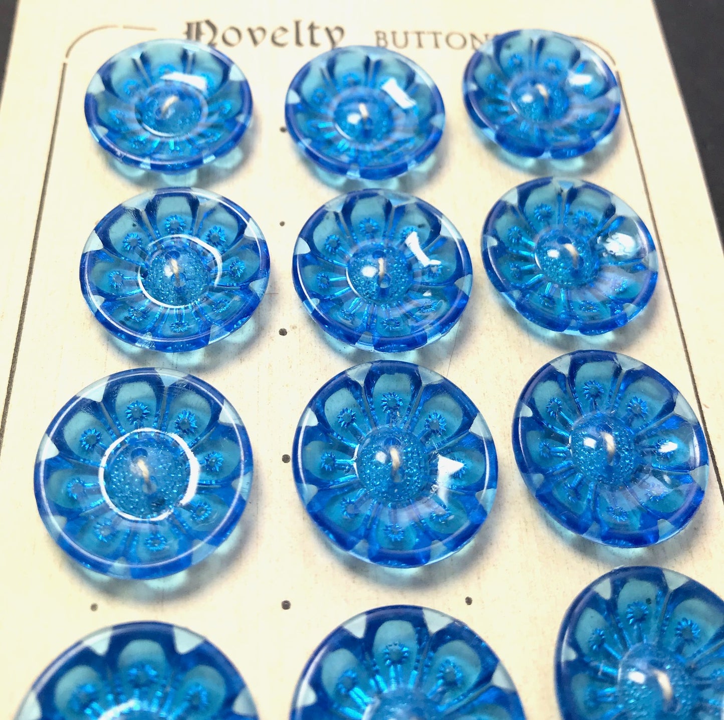 Glowing Intense Blue Vintage Flower Buttons - Different sizes and quantities 12mm -20mm